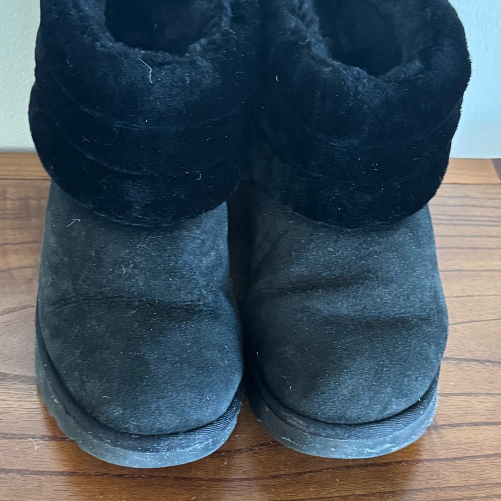 Ugg Classic Black Mini Fluff Quilted Boots Women’s Size 8 - Picture 4 of 6